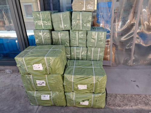 Bi bidalketa atetik - Armairuko hardwarea Thailandia eta Ekialde Hurbilera doa